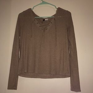 Mid sleeve brown shirt